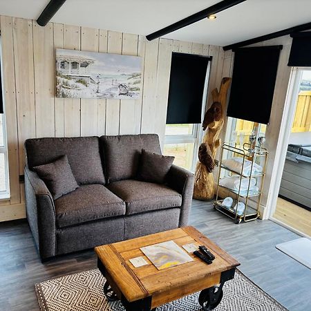 Sneaton Castle Hotel Уитби Екстериор снимка