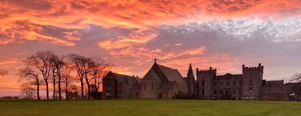 Sneaton Castle Hotel Уитби Екстериор снимка