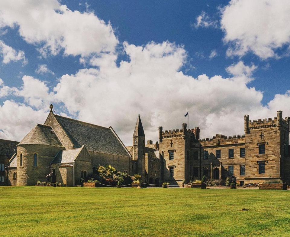 Sneaton Castle Hotel Уитби Екстериор снимка