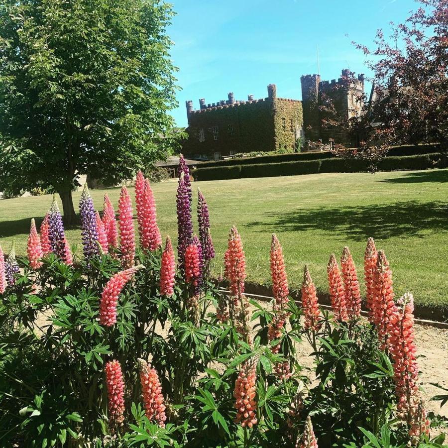 Sneaton Castle Hotel Уитби Екстериор снимка
