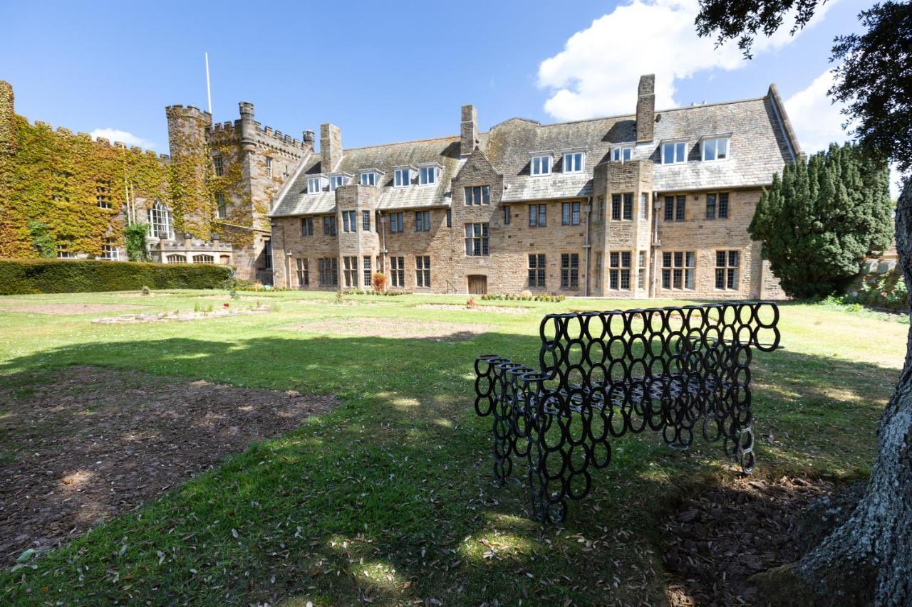 Sneaton Castle Hotel Уитби Екстериор снимка