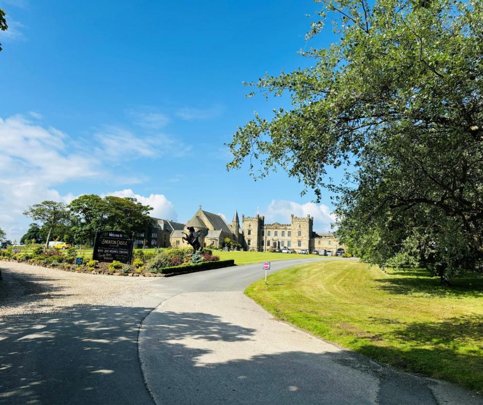 Sneaton Castle Hotel Уитби Екстериор снимка