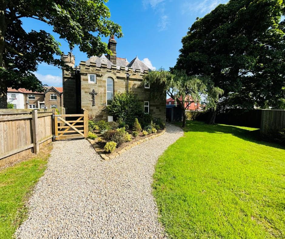 Sneaton Castle Hotel Уитби Екстериор снимка