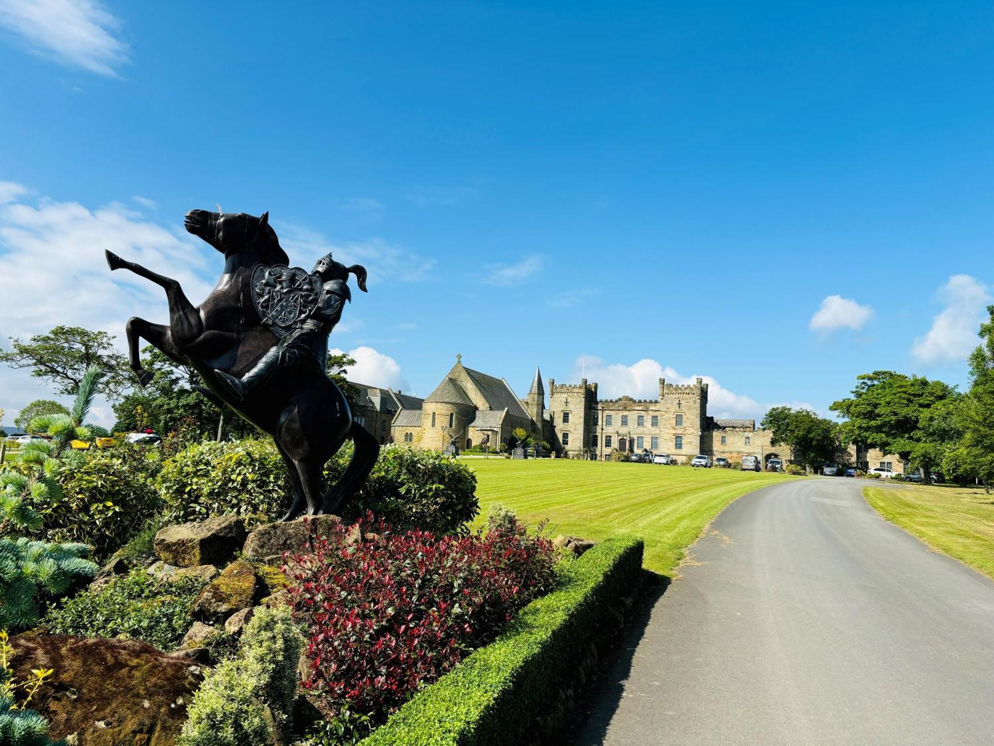 Sneaton Castle Hotel Уитби Екстериор снимка